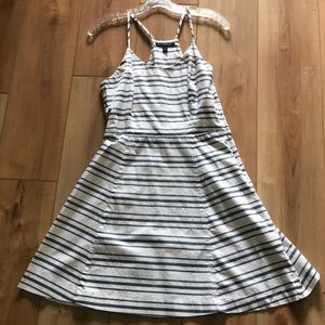 BANANA REPUBLIC Fit and Flare Size 8 Dress Striped